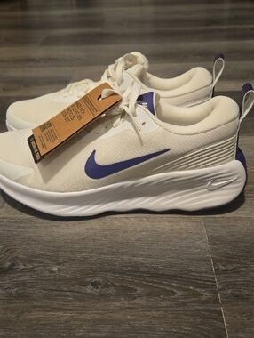 Nike Promina Womens Size 10.5 White W/ purple NWT
